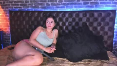 Snapshot of celeste_starsss chatting on May 31, 9:49 am celeste_starsss online show from May 31, 9:49 am