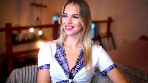 Snapshot of celeste_www chatting on February 19, 4:36 pm Sunflower online show from February 19, 4:36 pm