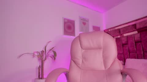 Snapshot of celestecute_ chatting on February 10, 5:58 am Celeste   INSTAGRAM Celestecute 01 online show from February 10, 5:58 am