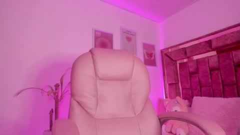 Snapshot of celestecute_ chatting on February 12, 11:30 pm Celeste   INSTAGRAM Celestecute 01 online show from February 12, 11:30 pm