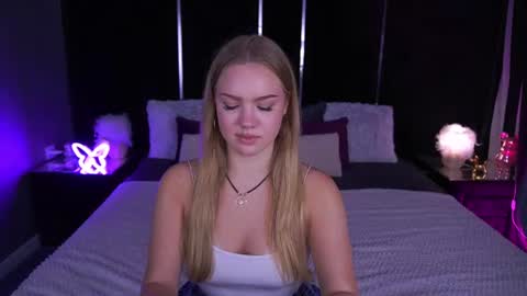 celestenoirr online show from July 13, 6:49 am