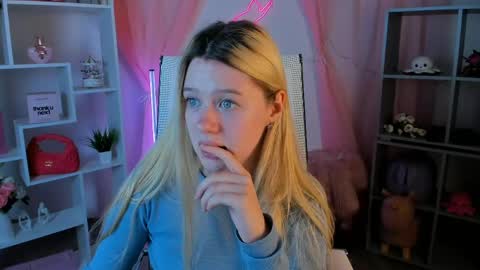 your cute kitty online show from May 7, 6:46 pm