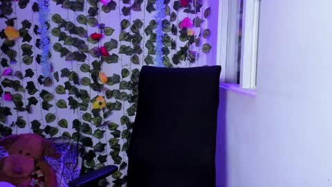 Snapshot of celestinepurple chatting on December 24, 10:28 pm Celestineeeeee online show from December 24, 10:28 pm