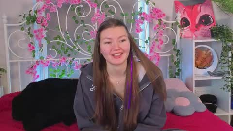 Snapshot of celineswiatkowski chatting on February 18, 7:37 am Nina online show from February 18, 7:37 am