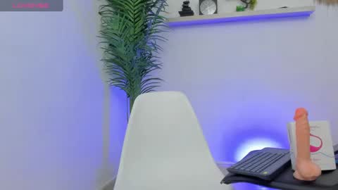 Snapshot of cellesteevans chatting on December 10, 5:44 pm Celeste online show from December 10, 5:44 pm