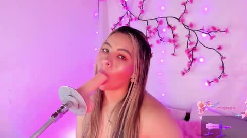 Hello guys my name is Sofi and Lizzie and  Vanessa online show from October 18, 3:24 pm