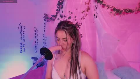 Hello guys my name is Sofi and Lizzie and  Vanessa online show from November 9, 3:16 am