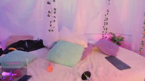 Hello guys my name is Sofi and Lizzie and  Vanessa online show from December 19, 8:49 pm