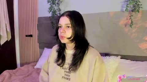 Hello guys my name is Sofi and Lizzie and  Vanessa online show from April 28, 4:06 am