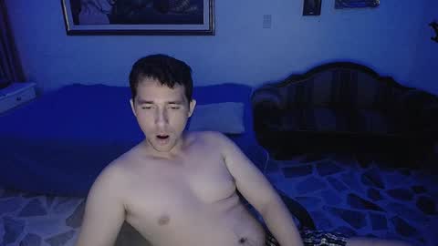 Snapshot of centurionjohnny chatting on December 19, 10:45 am centurionjohnny online show from December 19, 10:45 am