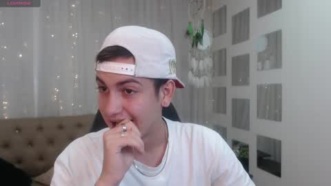 Snapshot of cerokershelby chatting on December 17, 5:40 am Ceroke online show from December 17, 5:40 am