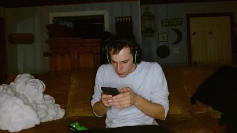 Snapshot of cguffey2284 chatting on January 4, 2:25 am cguffey2284 online show from January 4, 2:25 am