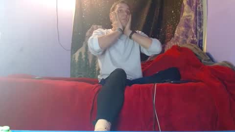 Snapshot of cguffey2284 chatting on January 5, 10:40 pm cguffey2284 online show from January 5, 10:40 pm