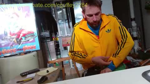 Snapshot of cguffey2284 chatting on December 21, 6:04 pm cguffey2284 online show from December 21, 6:04 pm