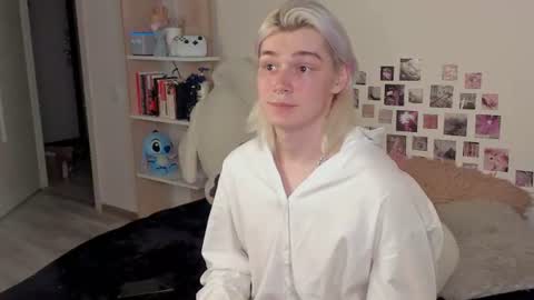 Snapshot of chad_logan chatting on June 12, 7:13 pm chad_logan online show from June 12, 7:13 pm