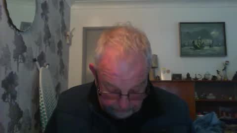 Snapshot of champers37 chatting on December 4, 10:02 am Champers online show from December 4, 10:02 am