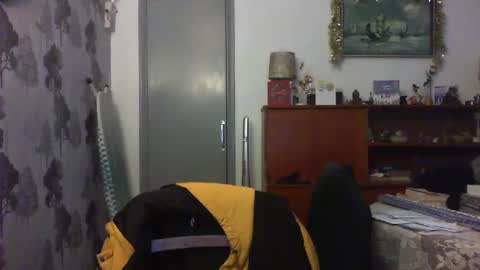 Snapshot of champers37 chatting on December 18, 3:33 pm Champers online show from December 18, 3:33 pm