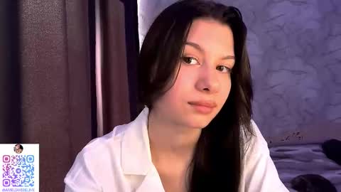 Snapshot of chanel_no_5 chatting on October 2, 6:42 am Amelia online show from October 2, 6:42 am