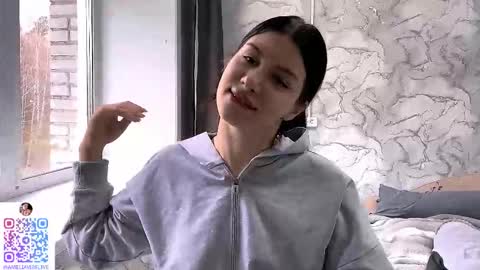 Snapshot of chanel_no_5 chatting on October 4, 6:55 am Amelia online show from October 4, 6:55 am