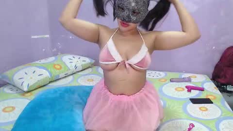 Snapshot of chanelhernandez10 chatting on February 10, 5:33 am ChanelH1009 online show from February 10, 5:33 am