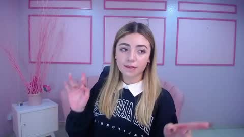 channel_blonde_a online show from December 13, 4:49 pm