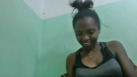 Snapshot of chanteuse655720 chatting on June 17, 7:04 pm chanteuse655720 online show from June 17, 7:04 pm