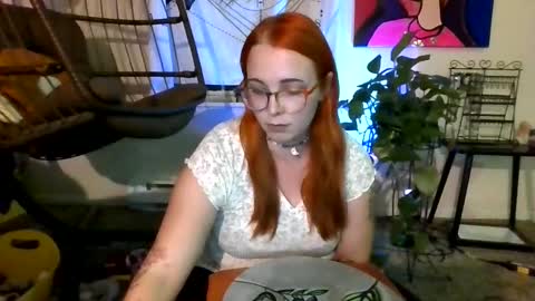 Snapshot of chaosfairyart chatting on October 21, 4:57 am chaosfairyart online show from October 21, 4:57 am