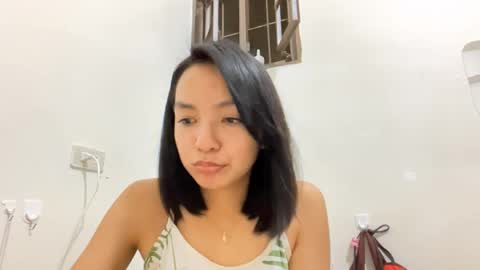 Snapshot of charamaracle chatting on April 6, 11:55 am Elly online show from April 6, 11:55 am