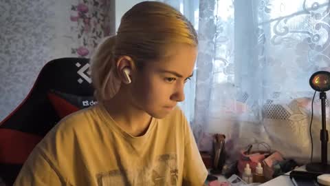 Snapshot of charleneschonert chatting on October 30, 7:32 am Nancy online show from October 30, 7:32 am