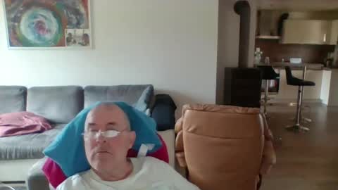 charles6064 online show from June 6, 7:46 am