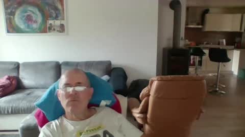 charles6064 online show from June 10, 10:47 am