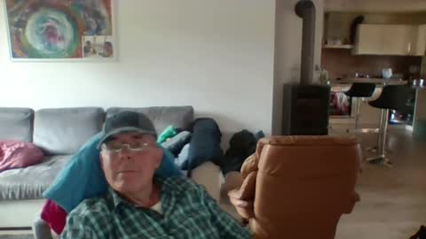 charles6064 online show from June 11, 10:35 am