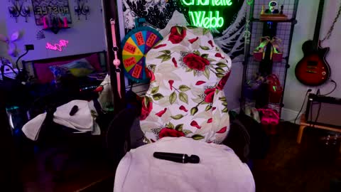 Charlette Webb online show from December 17, 4:12 am