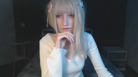 Snapshot of charlie_crystal chatting on December 18, 4:07 am Charlie online show from December 18, 4:07 am
