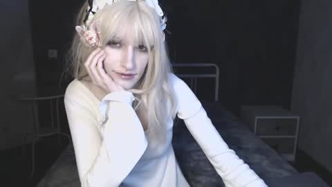 Snapshot of charlie_crystal chatting on January 14, 1:28 pm Charlie online show from January 14, 1:28 pm