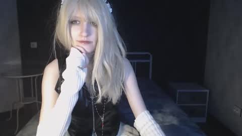 Snapshot of charlie_crystal chatting on January 15, 3:22 am Charlie online show from January 15, 3:22 am