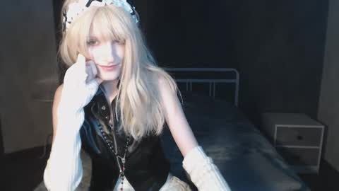 Snapshot of charlie_crystal chatting on January 17, 11:30 pm Charlie online show from January 17, 11:30 pm