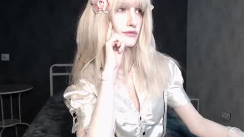 Snapshot of charlie_crystal chatting on June 30, 4:13 am Charlie online show from June 30, 4:13 am