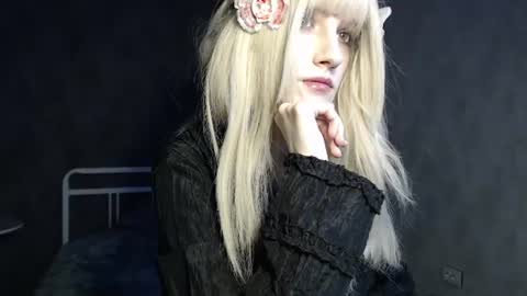 Snapshot of charlie_crystal chatting on July 2, 2:22 am Charlie online show from July 2, 2:22 am