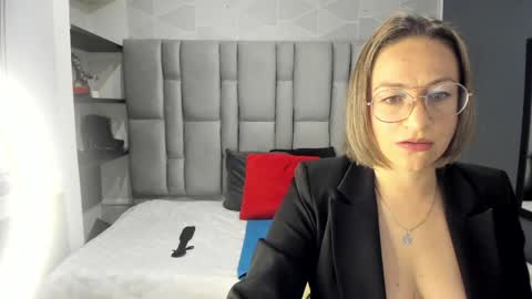 Snapshot of charlot_milf chatting on April 8, 11:43 am Charlot milf online show from April 8, 11:43 am