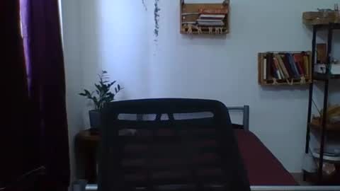 Snapshot of charlot_ponze chatting on May 2, 6:57 pm charlott online show from May 2, 6:57 pm