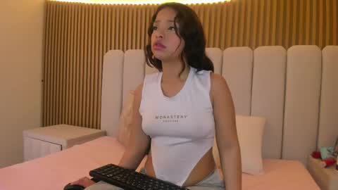 charlotaura online show from June 1, 1:57 pm