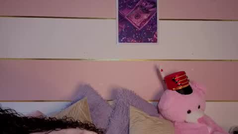 Snapshot of charlote__miller chatting on January 16, 11:58 am You honey online show from January 16, 11:58 am