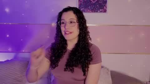 Snapshot of charlote__miller chatting on February 25, 11:53 am You honey online show from February 25, 11:53 am
