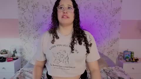 Snapshot of charlote__miller chatting on March 7, 12:02 pm You honey online show from March 7, 12:02 pm