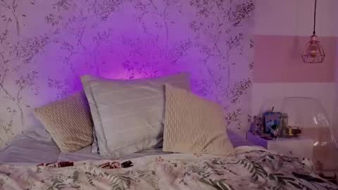 Snapshot of charlote__miller chatting on March 9, 11:36 am You honey online show from March 9, 11:36 am