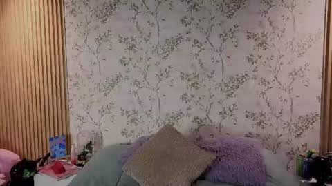 Snapshot of charlote__miller chatting on July 4, 11:49 am You honey online show from July 4, 11:49 am