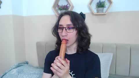 charlothe_dumont online show from April 21, 2:56 pm