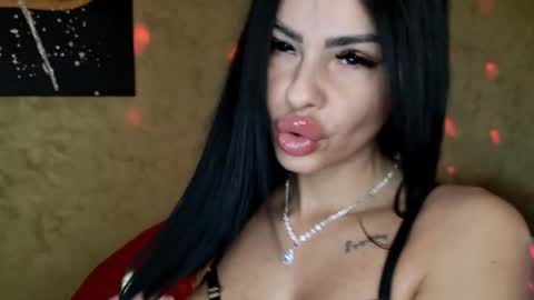 CHARLOTTE online show from December 22, 3:47 am