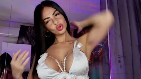 Snapshot of charlott3_1 chatting on April 27, 1:25 am CHARLOTTE online show from April 27, 1:25 am